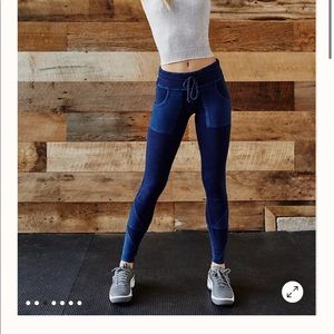 Free People “Kyoto High-Rise Ankle Legging,” Size S, Navy